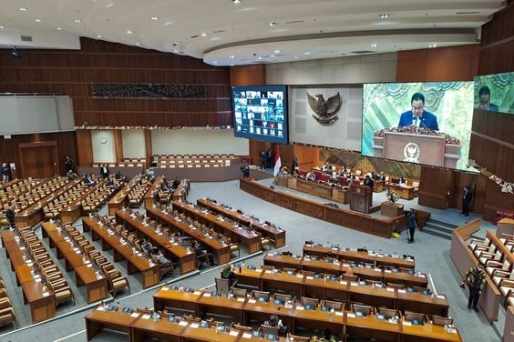 Berpolitik di Indonesia: Dinamika dan Tantangan